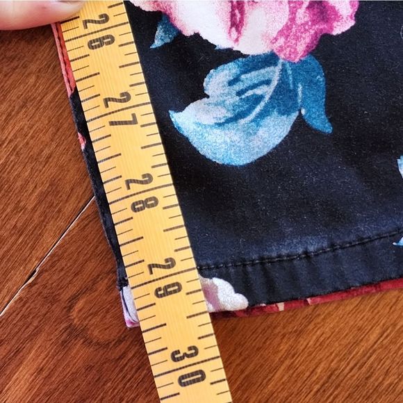 Chico's sateen black, pink, and salmon floral stretch skinny jeans size 2 - Picture 5 of 12